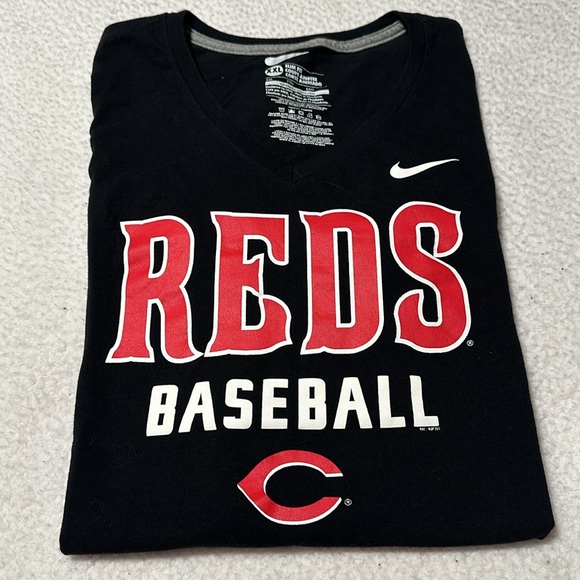 Nike Ladies Cincinnati Reds Slim Fit Black Tee, EUC, Size 2X - Picture 7 of 7